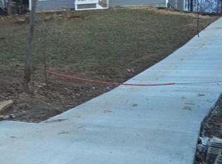 313 Pine Valley Dr, Shepherdsville, KY 40165