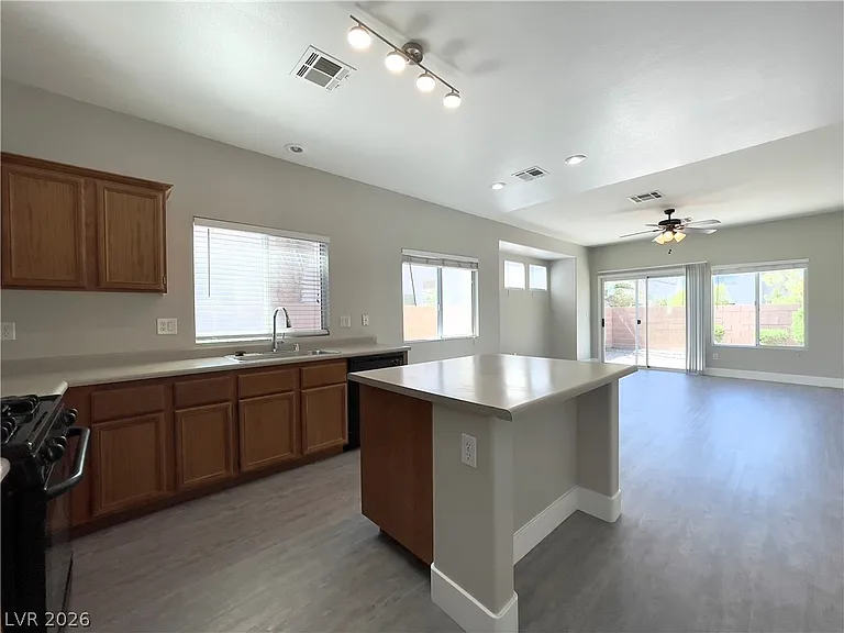 6413 Sierra Sands St — Photo 5