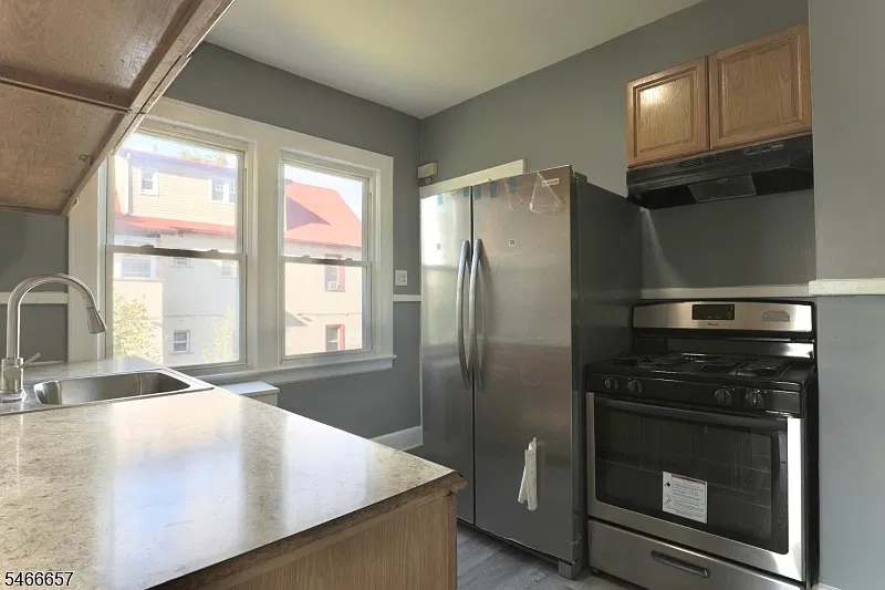 4 bed, 2.0 bath, $3,200 — Photo 3
