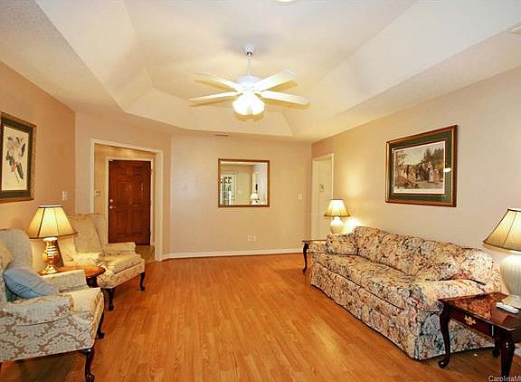 5th image of 106 Whitehall Dr
