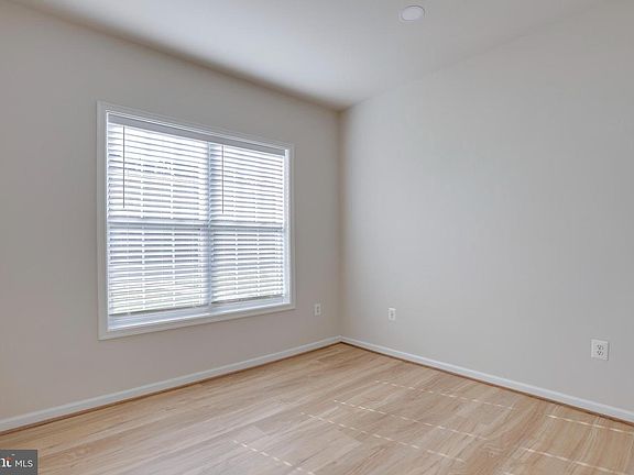 4th image of 43180 Loudoun Reserve Dr