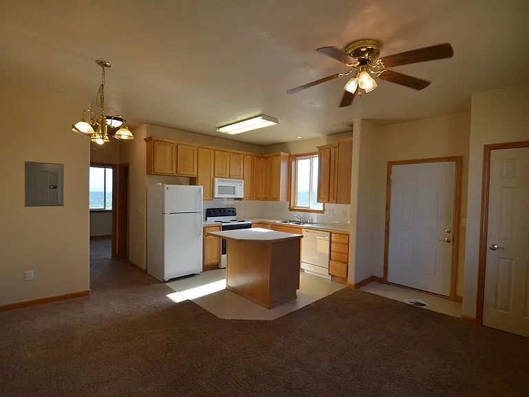 Platte View Dr. 6-Plex — Photo 9