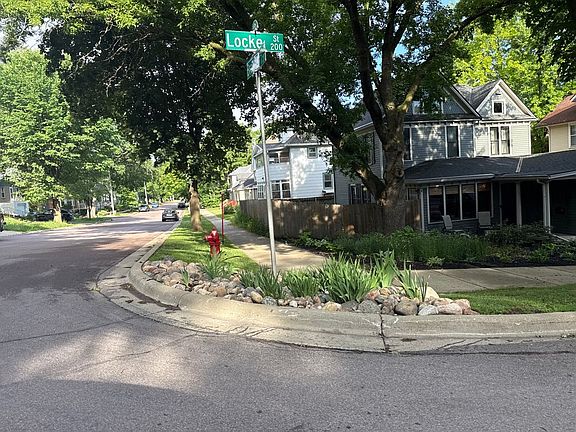 4th image of 124 Bradley St