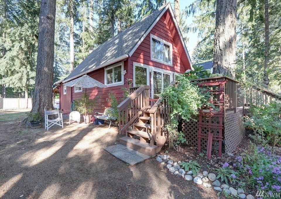 Long Branch Peninsula Palmer Lake community. One BD one BA 864 SQ FT updated cabin with large fenced lot. 