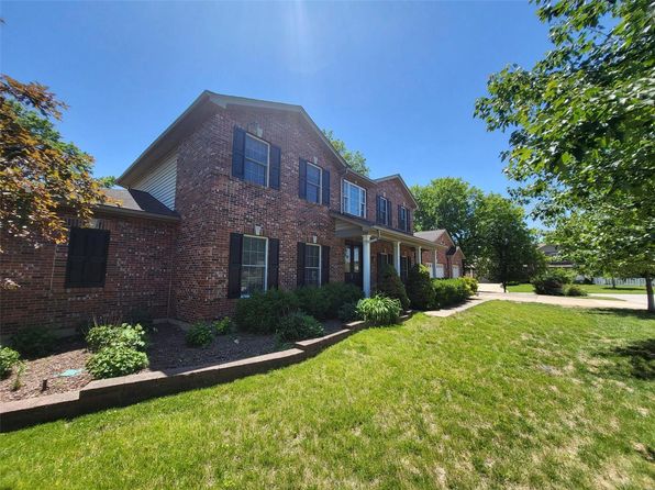 1 Crabapple Ct, Saint Louis, MO 63132