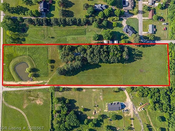 3rd image of 513 Parks Dr
