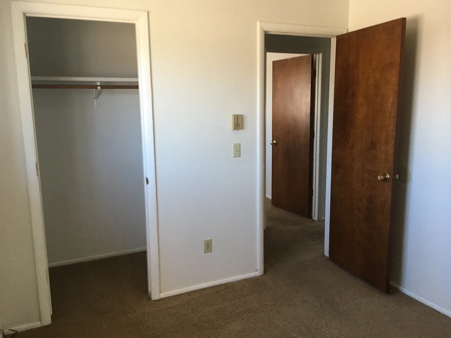 2 bed, 1.5 bath, 970 sqft, $1,200 — Photo 3