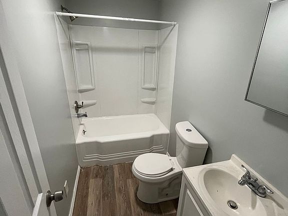 5th image of 37 N Clinton St #4