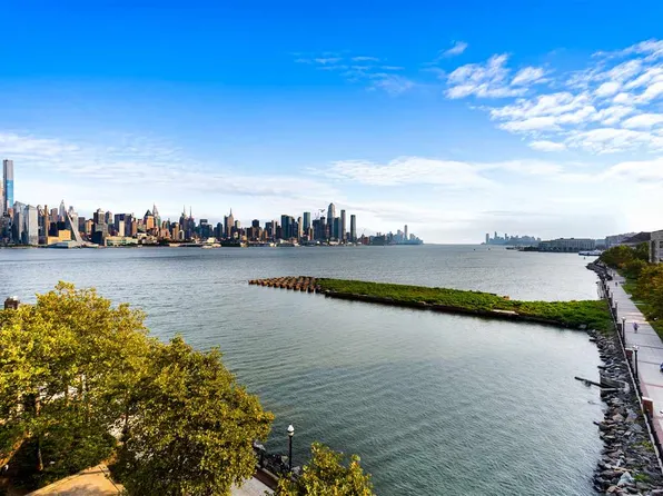 22 Avenue At Port, West New York, NJ 07093