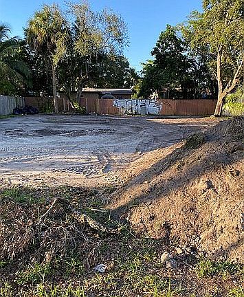 5th image of 1709 Davie Blvd