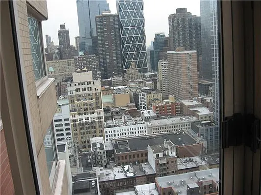 Rented by RELO REDAC INC. | media 9