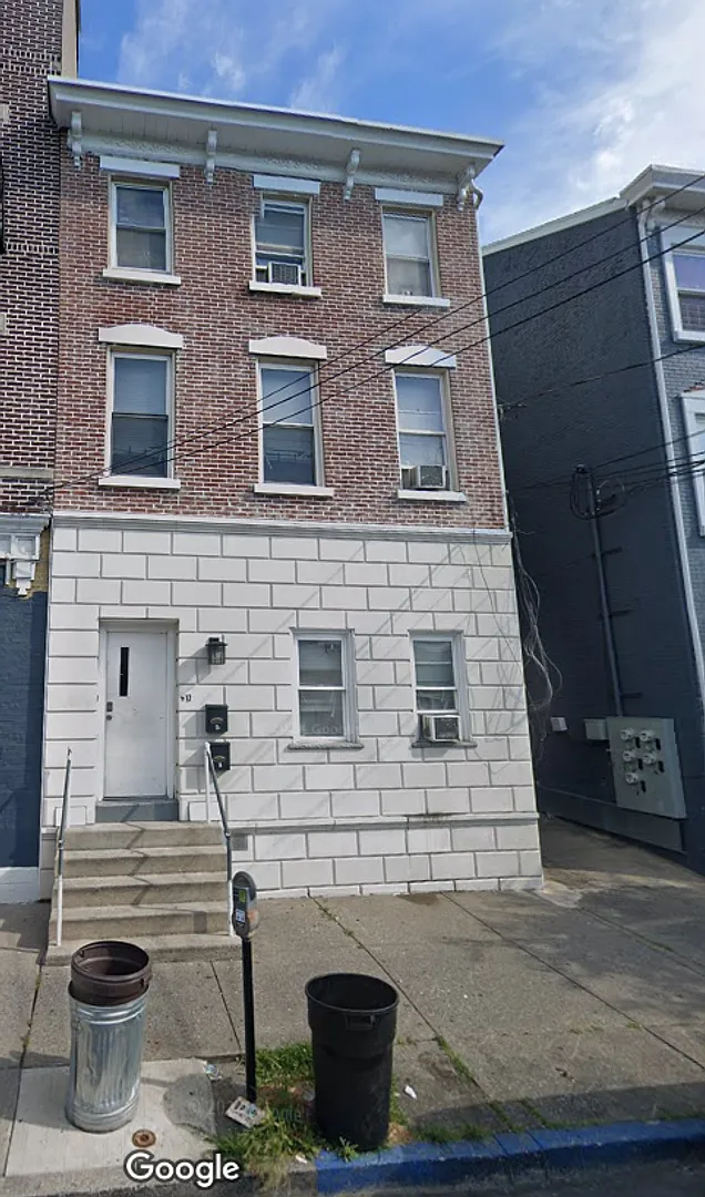 617 W Turner St — Photo 1
