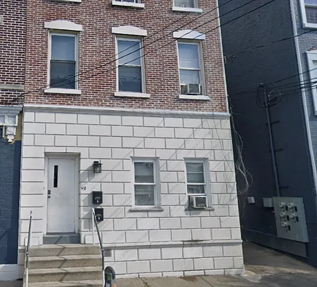 617 W Turner St — Photo 1
