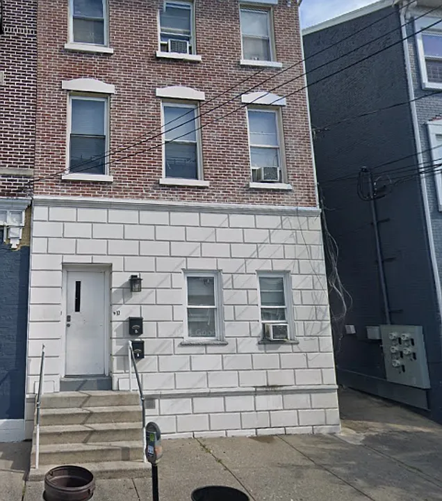 617 W Turner St