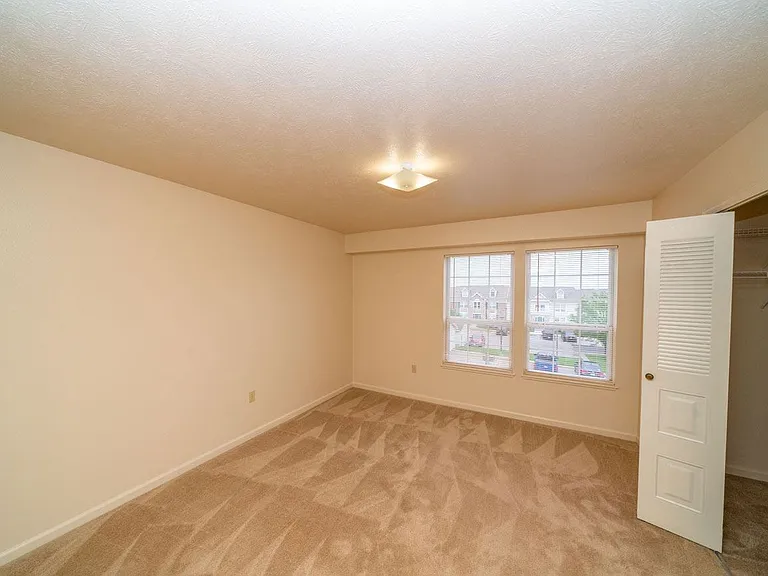 Autumn Lakes Apartments and Townhomes — Photo 26