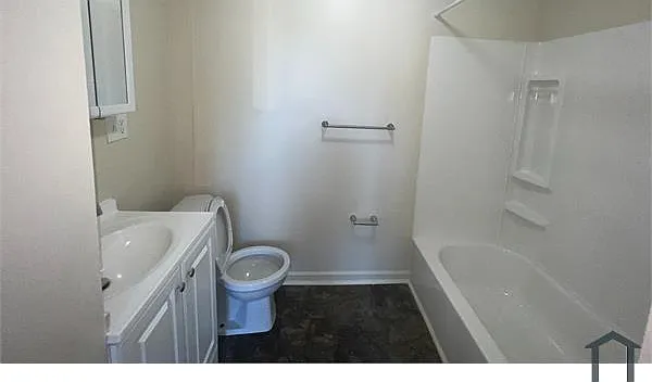 2 bed, $1,300 — Photo 3