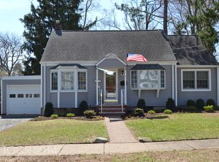 28-12 Sheridan Pl, Fair Lawn, NJ 07410