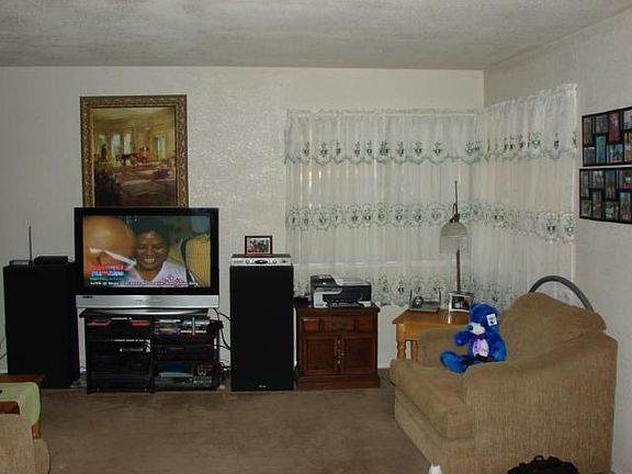 3rd image of 827 N Capitol Ave