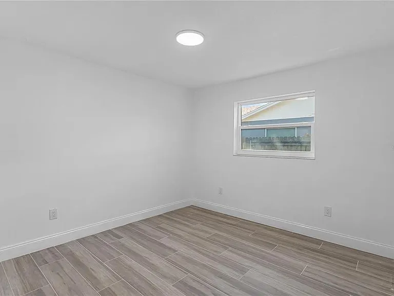 8201 Riverside Dr NE — Photo 17