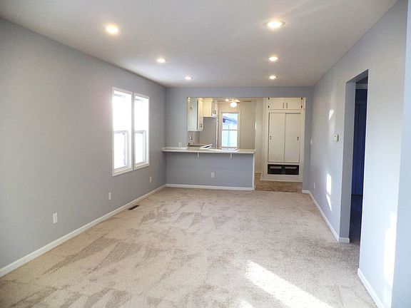 3rd image of 704 Sheridan St