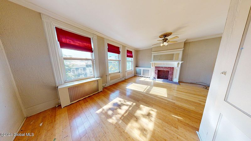 3rd image of 359 Hamilton Street