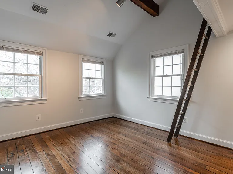 511 Wilkes St — Photo 23
