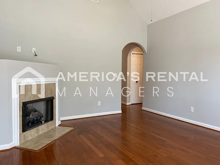 2819 Southwood Ln — Photo 3