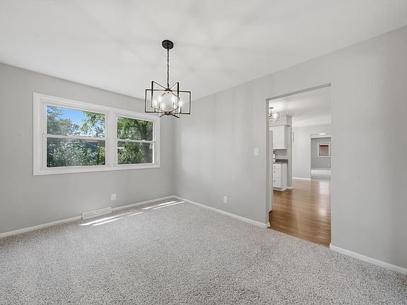 3rd image of 1520 Crestwood Ct