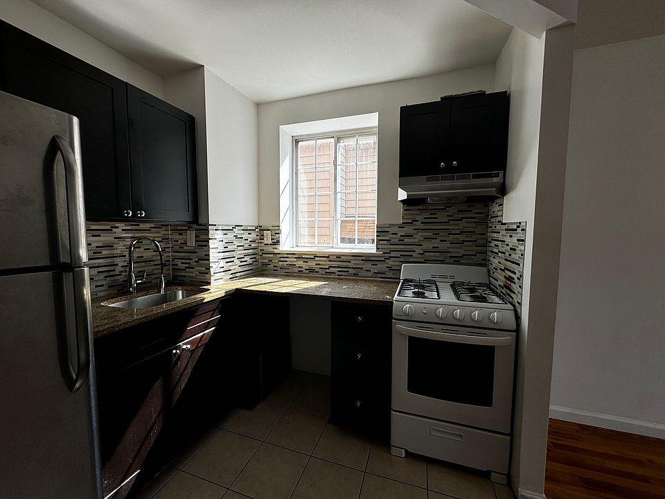 1st image of 920 Dean Ave APT 1