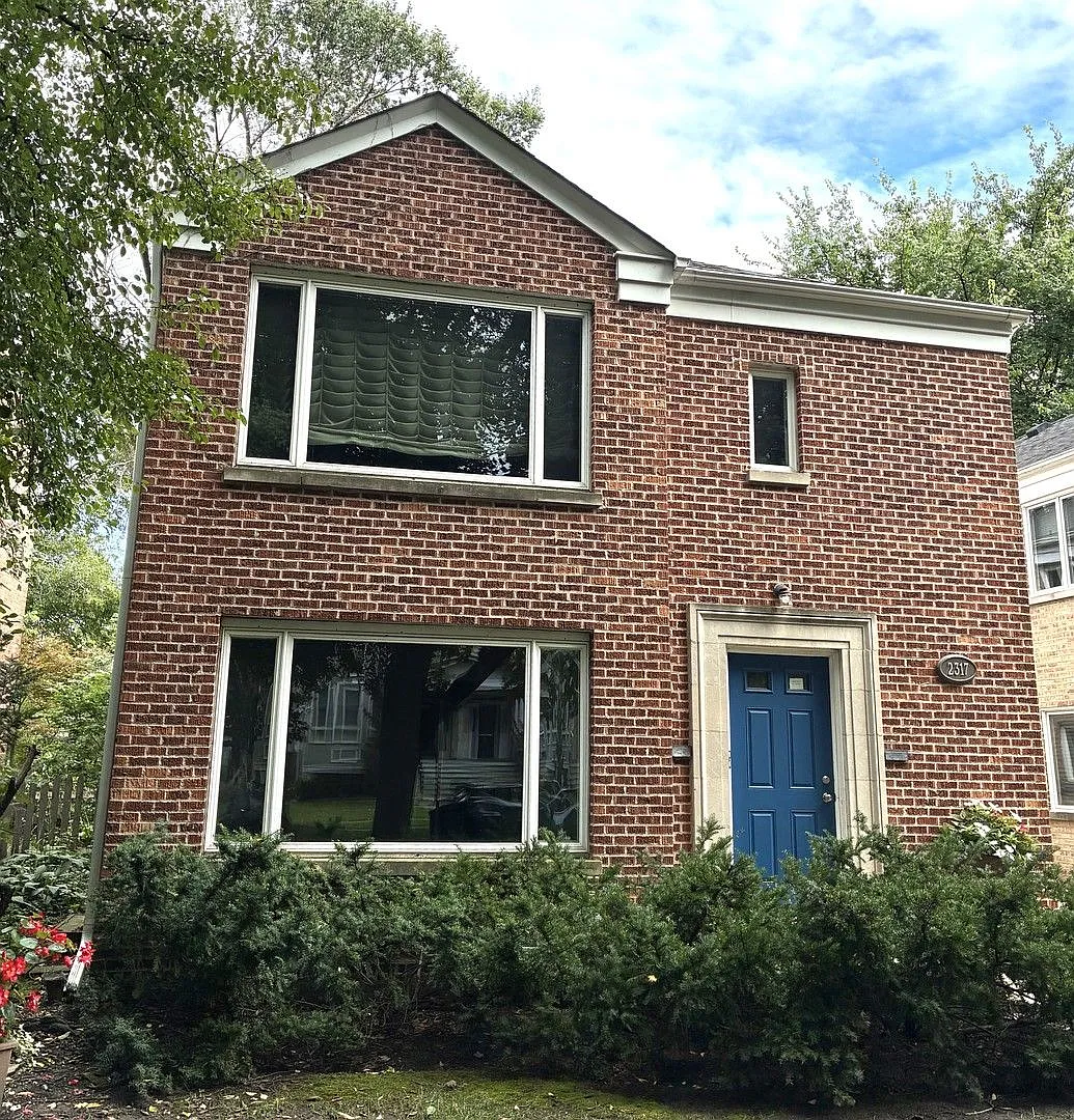 2 bed, 1000 sqft, $1,900 — Photo 1