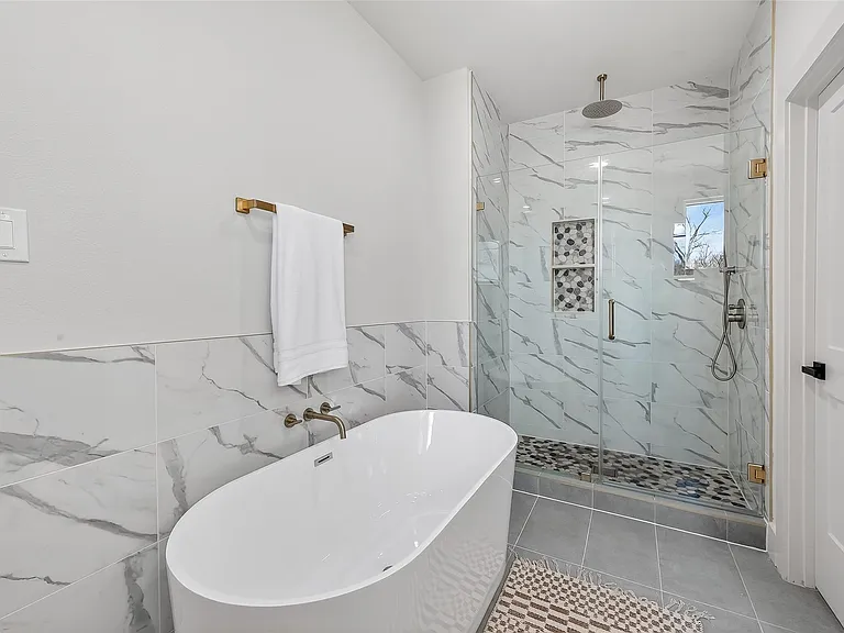 975 Highland Light Ln — Photo 17