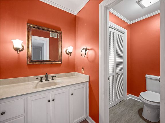 5th image of 153 Highridge Dr
