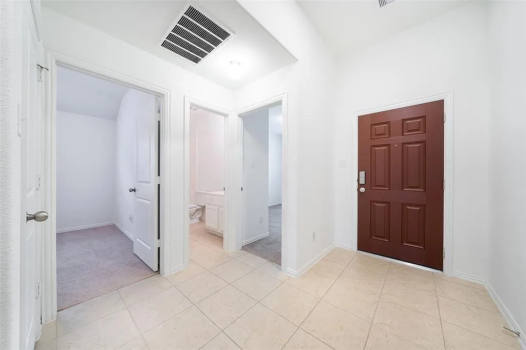 3 bed, 2.0 bath, 1655 sqft, $2,000 — Photo 2