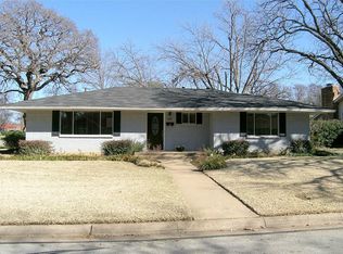1201 Colonial Ct, Arlington, TX 76013