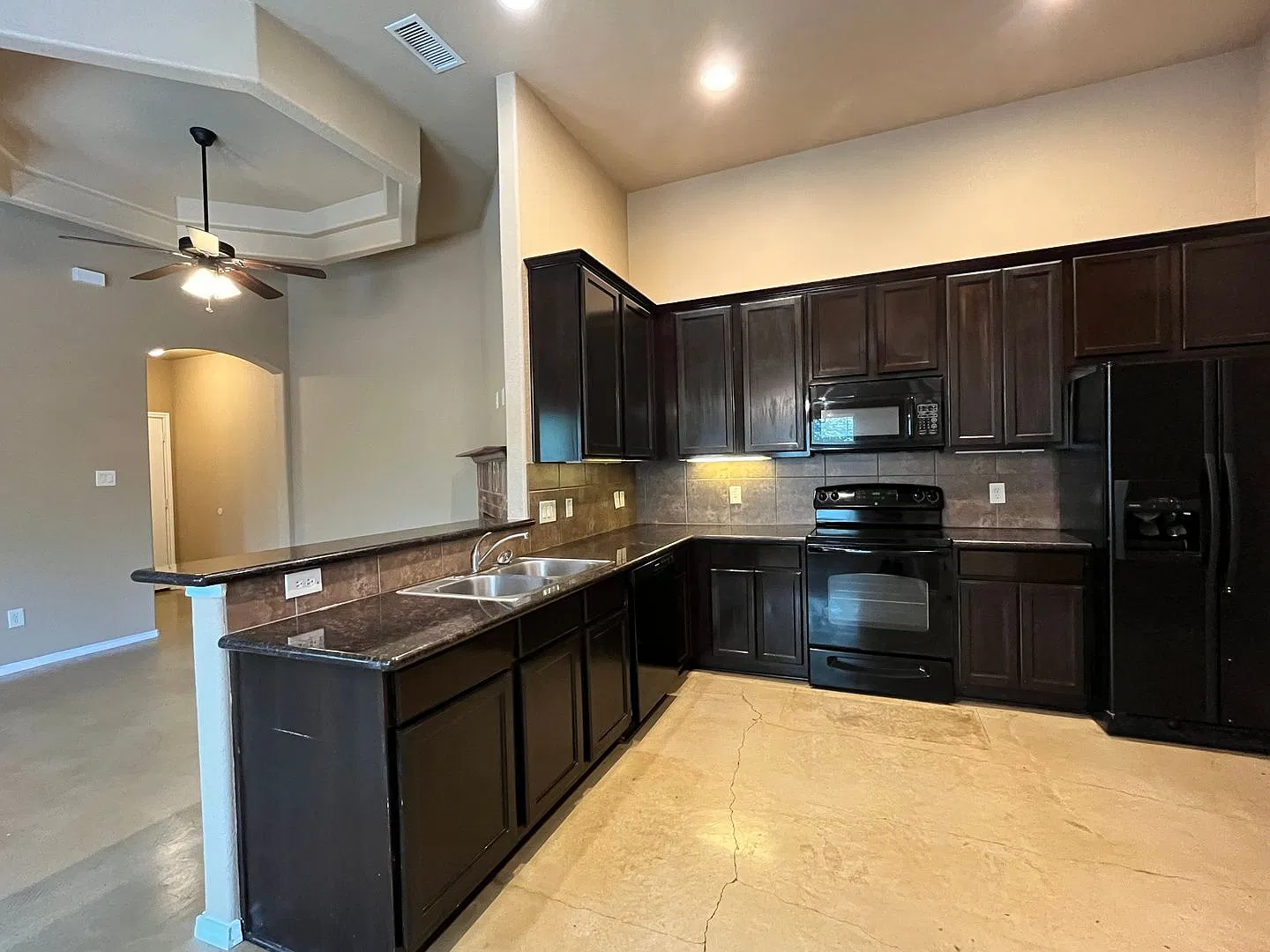 Luxury 3-bedroom, 2-bathroom Duplex in New Braunfels, TX! — Photo 4