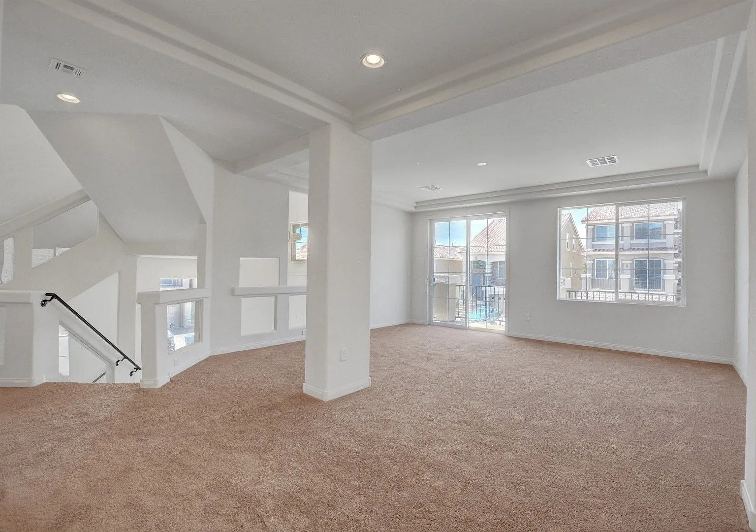 HUGE 3 Story, 5 Bedroom Home in the Southwest! — Photo 4