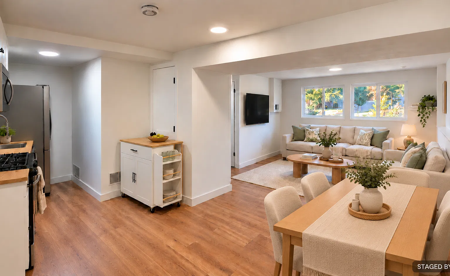 3 bed, 900 sqft, $1,789 — Photo 1