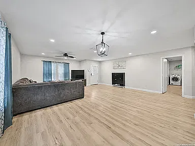 5 bed, 3184 sqft, $2,350 — Photo 3