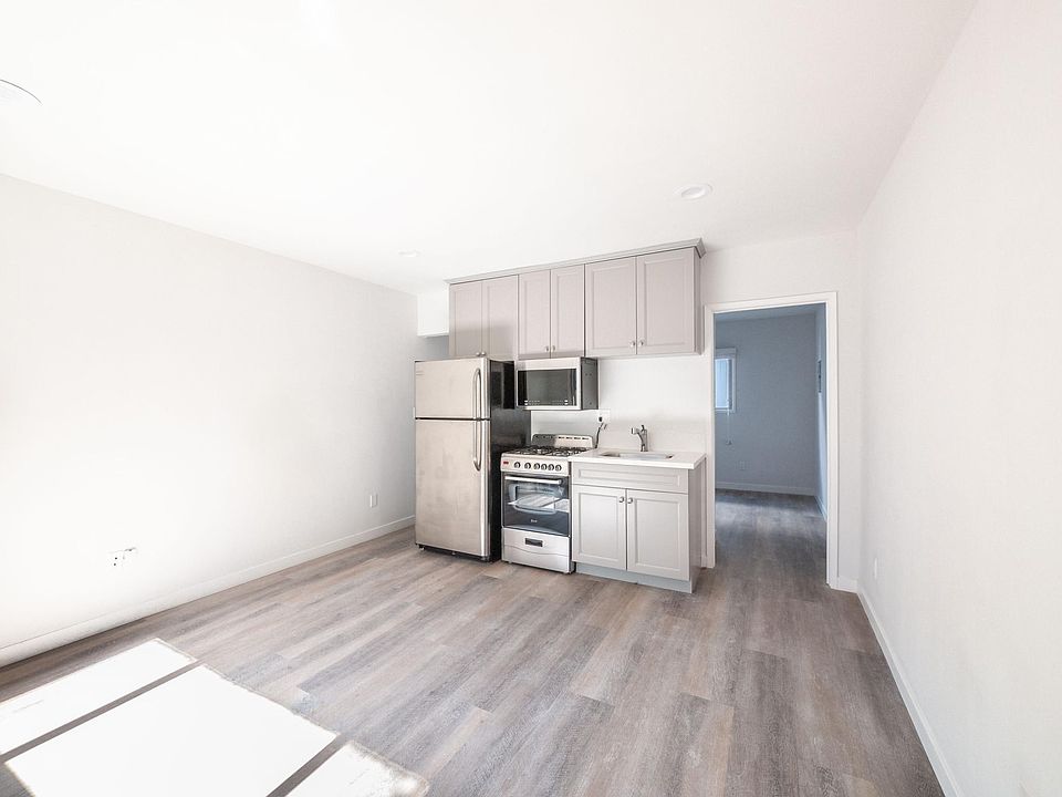 1st image of 2741 Abbot Kinney Blvd APT 11