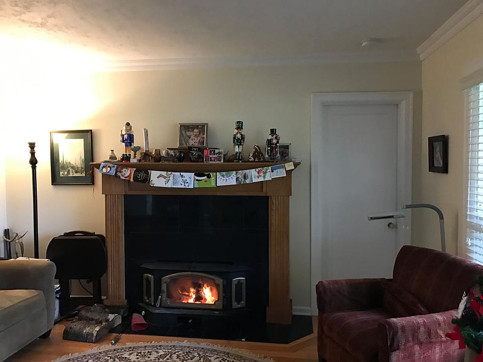 Fireplace insert with blower fans
