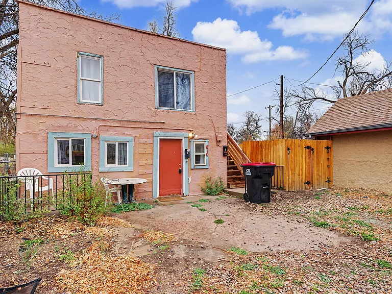 610 E Monument St — Photo 4