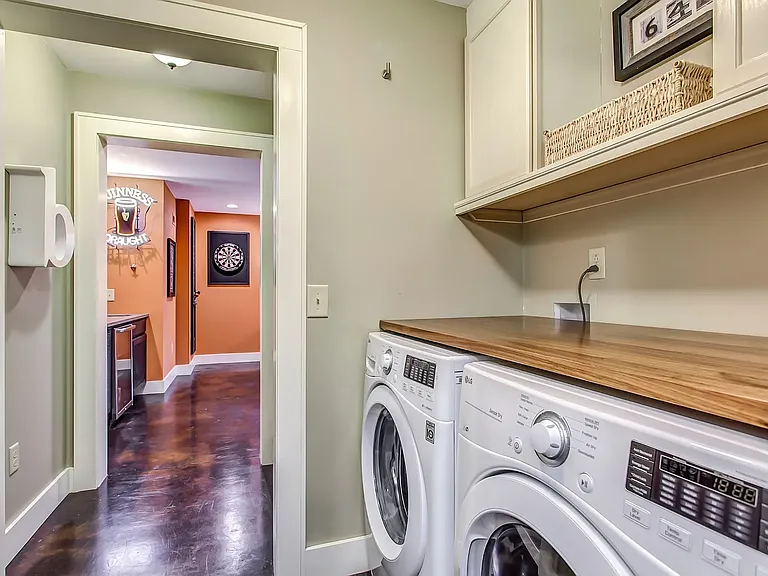 1415 Benjamin St — Photo 31