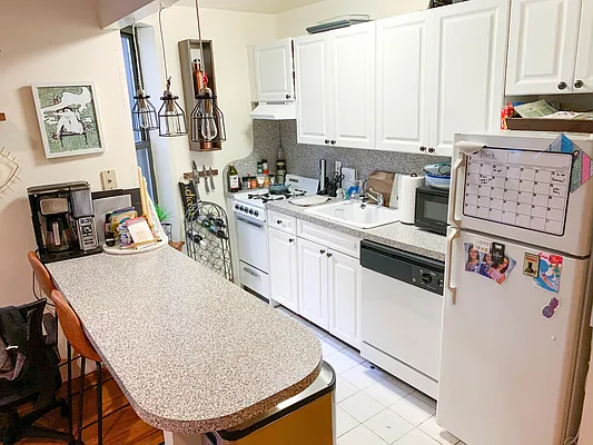 Rented by Francine Realty | media 5