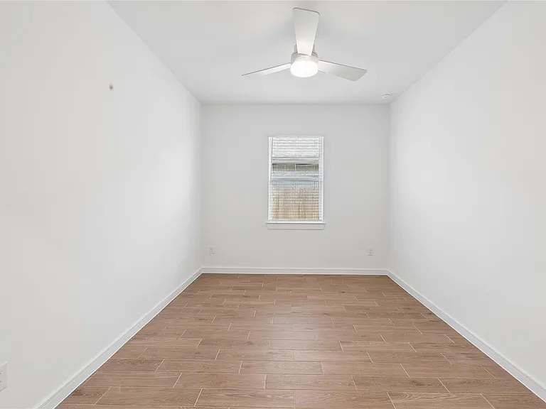 698 Daniels Lake Ln — Photo 7