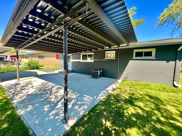 128 E Normandy Dr — Photo 4