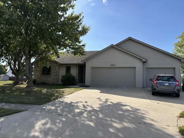 1203 Elm St, Auburn, IN 46706