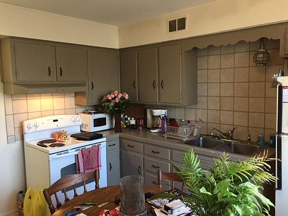 2nd image of 3 NE Eastridge Ct APT B