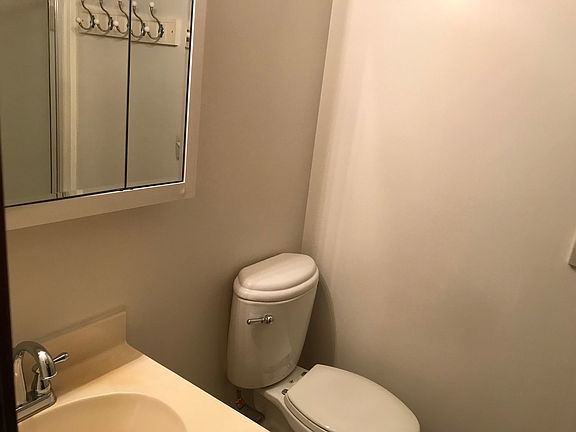 5th image of 371 Heritage Dr
