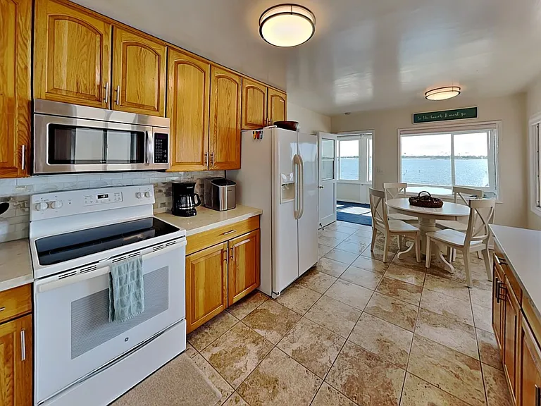 3712 Riviera Dr — Photo 14