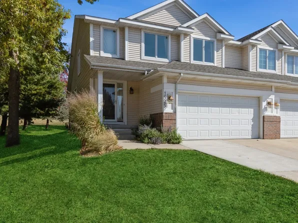 1525 Springs Dr, Pleasant Hill, IA 50327